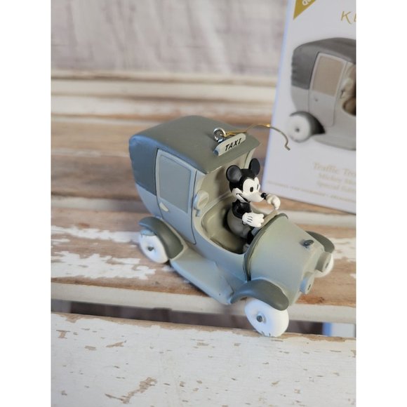 Hallmark traffic troubles Mickey mouse taxi car ornament Xmas holiday tree 2012 - Picture 3 of 9